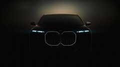 The large illuminated kidney-shaped grille may be the most distincitve design element of the new BMW i7 (Image: BMW)