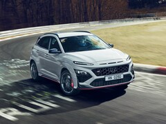 Hyundai Kona N performance SUV driving on a racetrack. (Image source: Hyundai)