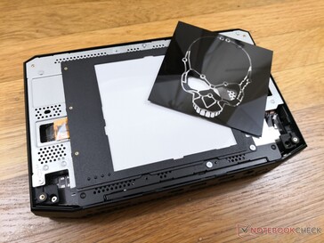 Removable skull face plate unlike on the Hades Canyon NUC