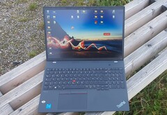 The AMD-equipped version of the Lenovo ThinkPad T16 Gen 2 is on sale for just $711 (Image: Sascha Mölck)
