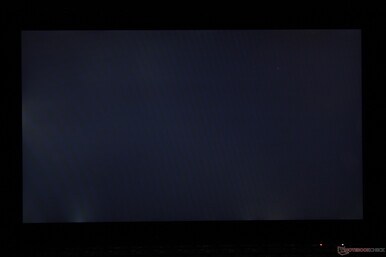 Light-moderate uneven backlight bleeding along the bottom edge