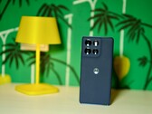 Stylish, not too heavy, with long-lasting durability: The Motorola Moto G86 Power gives its users real independence. (Image source: Notebookcheck)