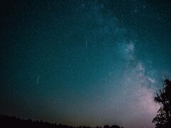 An image showing shooting stars in the night sky. (Image source: Felix Kiss - Pexels)