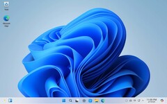 Winux Linux desktop with Microsoft Edge and Windows-inspired looks