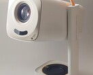 The Yaber T1 Pro portable projector comes with a handy carry strap. (Image source: Notebookcheck)