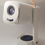 The Yaber T1 Pro portable projector comes with a handy carry strap. (Image source: Notebookcheck)