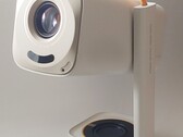 The Yaber T1 Pro portable projector comes with a handy carry strap. (Image source: Notebookcheck)