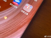 This could be the Axon 40. (Source: Bald Panda via Weibo)