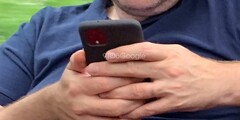 An alleged shot of a 2019 Pixel in the wild. (Source: 9to5Google)