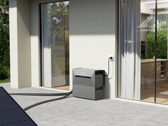 The Anker Solix Solarbank E1600 now works with newer Solarbank 2 balcony power plants. (Image source: Anker)