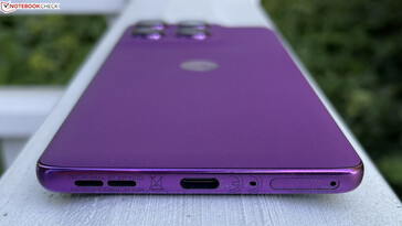 below: Speaker, USB-C 2.0, microphone, SIM slot