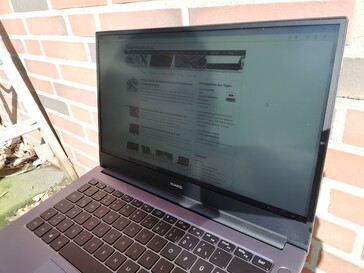 Huawei MateBook D 14 - outdoors