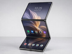 What a vertical tri-fold from Huawei may look like.