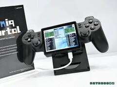 The Yoniq Portal has an angled display and DualShock 2-like controls.