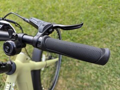 Bike grips close-up (Image Source: Stephen Pereyra / Notebookcheck)