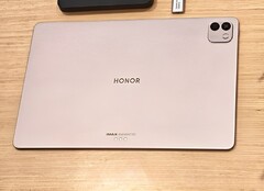 A new variant of the Honor MagicPad 3 Pro tablet with a 12.3-inch OLED display has been teased.