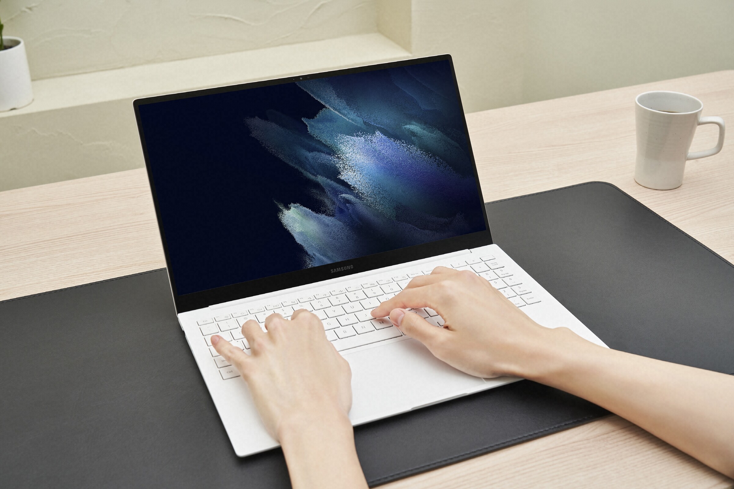 Samsung launches 4G LTE AMOLED Galaxy Book Pro 13 and 15 laptops with 