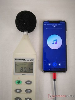 Connecting a USB cable to the Mate 20 Pro will reduce volume by about 1 dB(A)