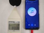 Connecting a USB cable to the Mate 20 Pro will reduce volume by about 1 dB(A)