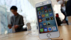 A &#039;Made in India&#039; Apple iPhone SE being displayed in a local store. (Source: The Indian Express)