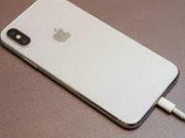 Do the latest iPhones have a fundamental issue with their use? (Source: iPhoneTricks.org)