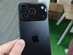 The iPhone 17 Pro dummy unit features a few design tweaks from Apple's current model. (Image source: Majin Bu)