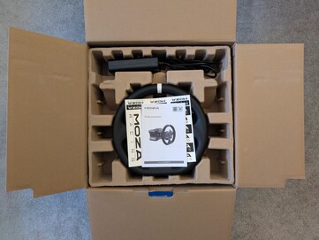 Moza R5 Racing bundle packaging.