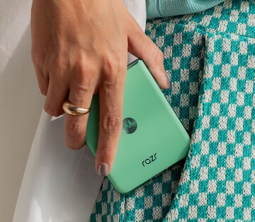 The Motorola Razr in Pantone Spring Bud. (Image source: Motorola)