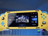 The Snapdragon 8 Elite should make this project more powerful than contemporary Android gaming handhelds. (Image source: Bilibili - edited)