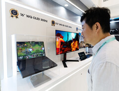 Samsung Display showed a 16-inch 2.5K OLED laptop panel running at up to 300Hz, the first laptop OLED to hit that refresh rate.