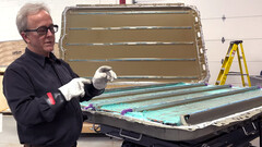 The Cybertruck&#039;s 4680 battery (image: Munro Live/YT)