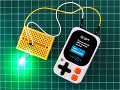 Kode Dot: Handheld with many applications. (Image source: Kode)