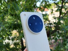 The Find X8 Ultra. (Image source: Notebookcheck)