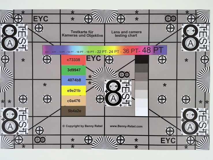 Test chart rear-facing 13 MP camera