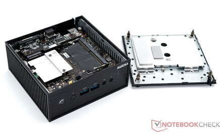 The Asus ExpertCenter PN42 with removed bottom plate