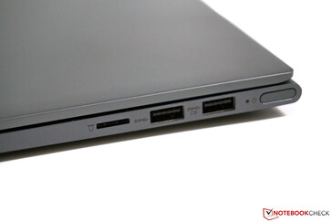 Right: microSD reader, 2x USB-A 3.1 Gen 1 (1x powered), power button