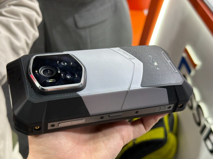 The upcoming F107 Pro will feature a huge 28,000 mAh battery (Image source: Fossibot)