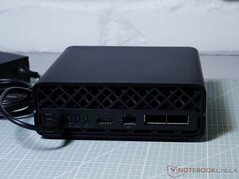 USB-C-Power, 3 x USB-C (20 GB/s, DP), HDMI, RJ45, QSFP (200 Gbit/s Interconnect)