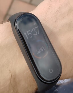 Xiaomi Mi Band 4 in sunlight