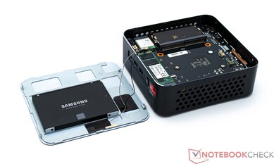 Installation example of a 2.5-inch Samsung SSD