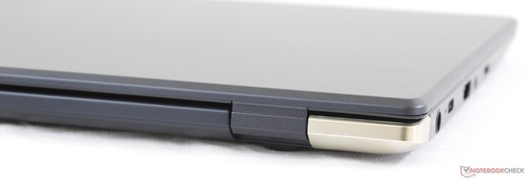 Rear: No connectivity