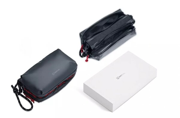 The OnePlus Crossbody Bag has multiple compartments. (Image source: OnePlus)