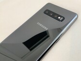 The Samsung Galaxy S10+ in Ceramic Black, 8 GB RAM and 512 GB storage. (Source: Notebookcheck)