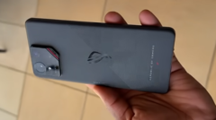 A &quot;ROG Phone 9&quot; hands-on leak. (Image source: K-Tai Watch Impress Japan)