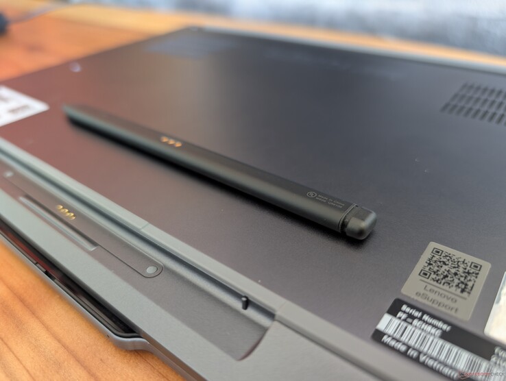 However, the thinner and rectangular design of the Slim Pen 2 makes it more difficult to grip than thicker styluses like the Surface Pen