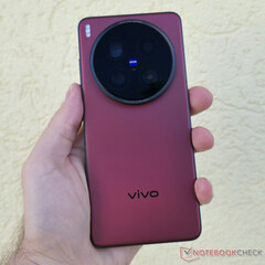 Vivo could soon replace the X200 Ultra, pictured, with a direct successor. (Image source: Notebookcheck)