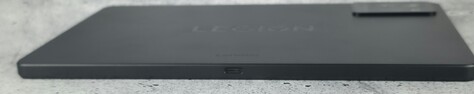 Left case side (USB 3.2 port)