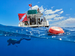 The Descent S1 smart diving buoy. (Image source: Garmin)