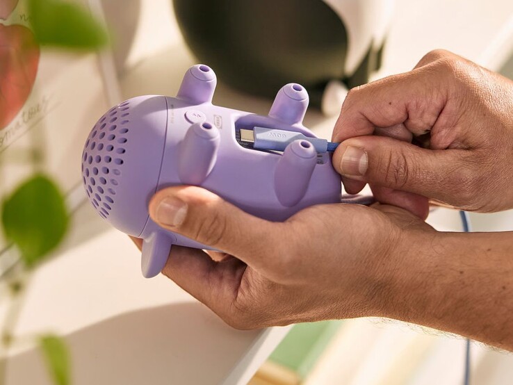 An image of the IKEA Grejsimojs portable Bluetooth speaker's USB-C charging function