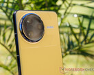 The Poco F7 Ultra will be available in black and yellow colorways (Image source: Notebookcheck)